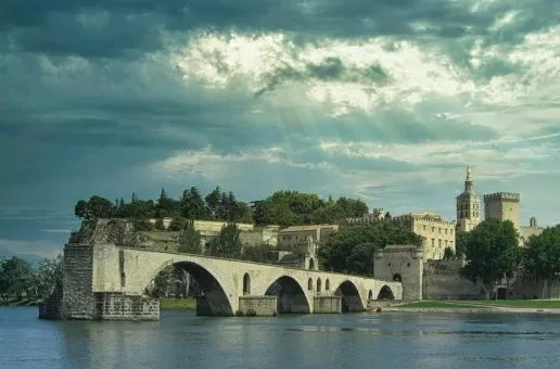 Day 9: Avignon — Medieval Marvels