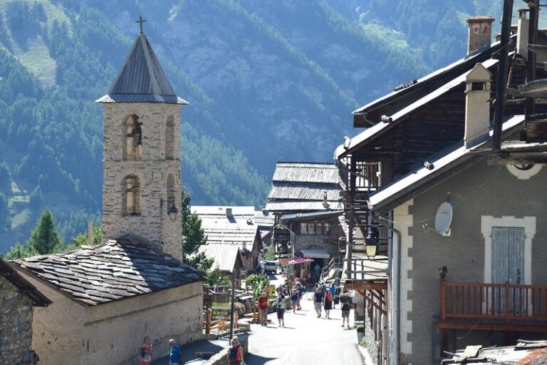 Pic d'Escreins (6-8hrs, +900m or +1300m)