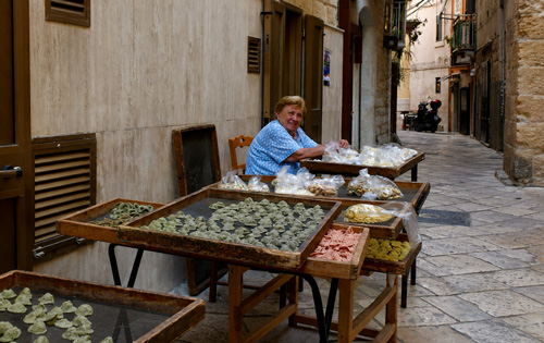 Bari old town rickshaw tour with handmade pasta and local food in Puglia