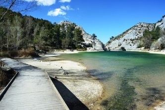 20240209141805_lake-peirou-alpilles800